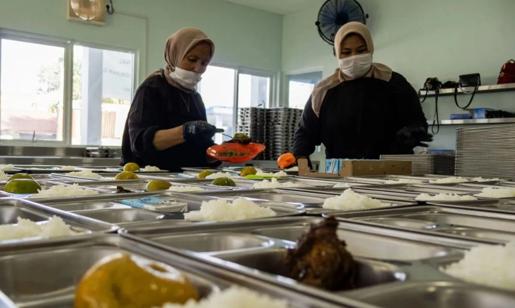 <p>Mulai Pekan Depan, SPPG Wajib Rapid Test</p>