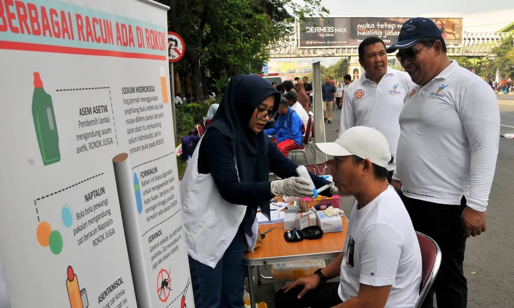 <p>Aliansi Korban Rokok Sesalkan Cukai Rokok Batal Naik</p>