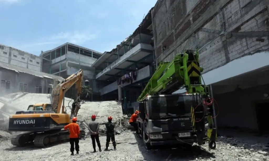 <p>Ponpes Al Khoziny Dibangun Ulang Pakai APBN? Menkeu: Saya Belum Tahu</p>