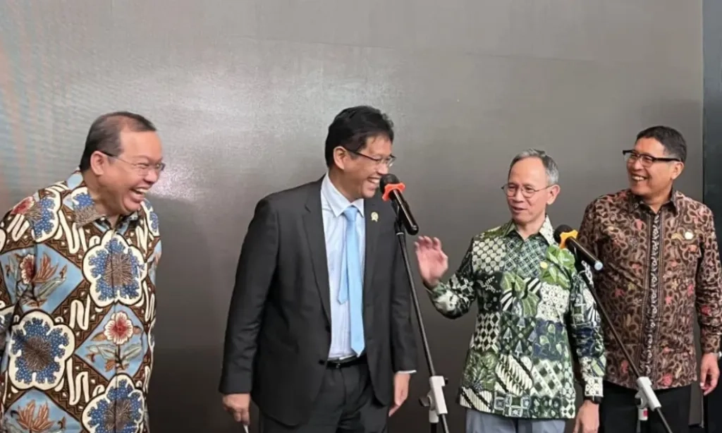 <p dir="ltr">Membara! IHSG Pecah Rekor Tertinggi 8.257,85, Transaksi Harian Tembus Rp28 T</p>