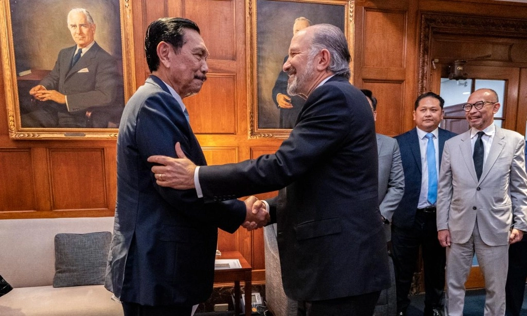 <p>RI-AS Moncer! Surplus Dagang US$14 M, Luhut Kejar Kesepakatan Tarif</p>