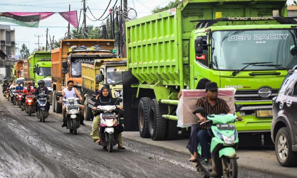 <p>Pemprov Banten Awasi Truk Tambang di Serang dan Cilegon</p>