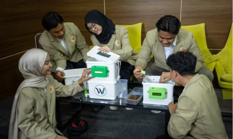 <p id="isPasted">WormiBox, Alat Cerdas Ubah Sampah Organik Rumah Tangga Jadi Pupuk</p>