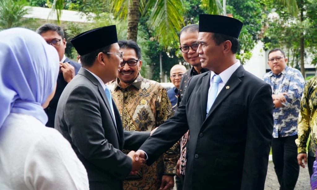<p>Mentan Amran Pimpin Bapanas, Pantau Ketat Harga Pangan Subsidi Rp150 T</p>