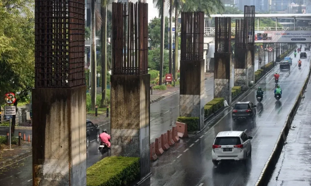 <p>Pramono Rencana Bongkar Tiang Monorel Mangkrak Awal 2026</p>