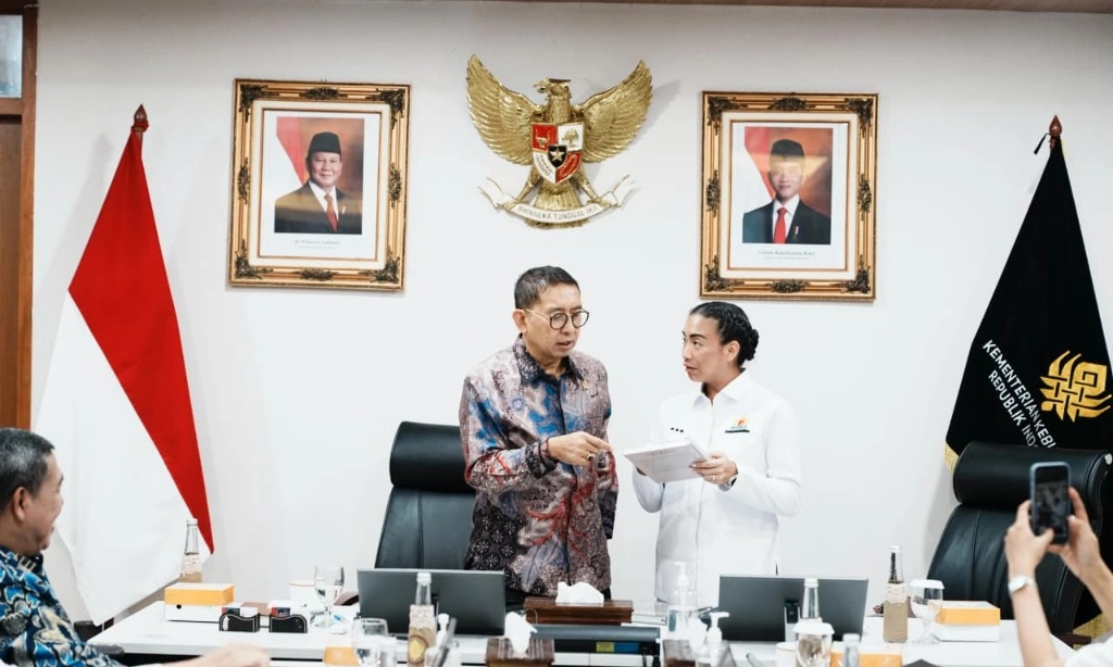 <p id="isPasted">Kemenbud Gandeng Kadin Untuk Kembangkan Industri Budaya</p>