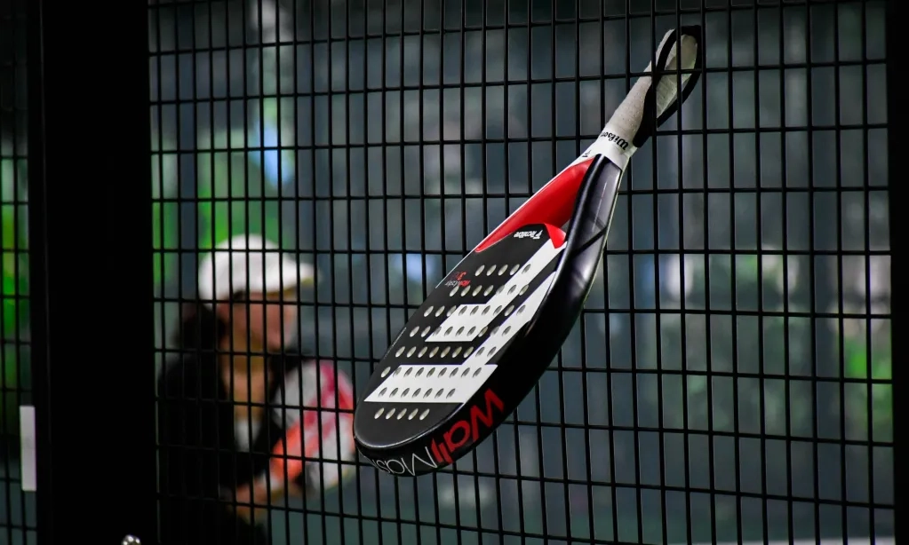 <p id="isPasted">Mengenal Perbedaan Utama 3 Jenis Raket Padel</p>