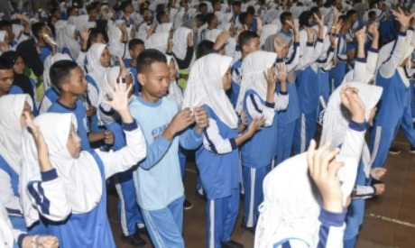 <p>Pertemuan Pagi Ceria Tekan Angka Keterlambatan Siswa</p>