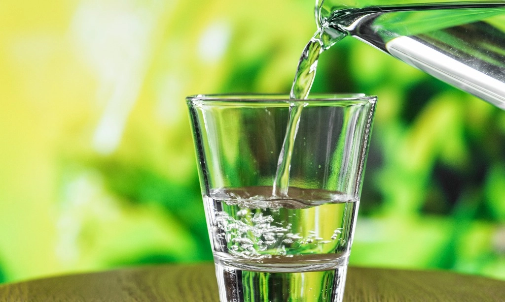 <p>Air Minum Kemasan Seharga Rp3 Juta Disajikan Di Paris Fashion Week</p>