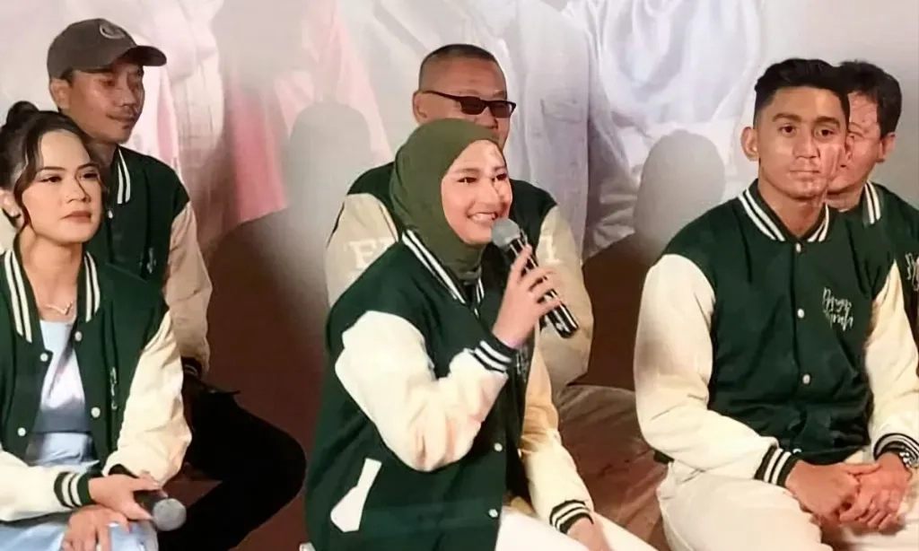 <p id="isPasted">Film <em>Pengin Hijrah&nbsp;</em>Gambarkan Ikatan Budaya Indonesia-Uzbekistan</p>