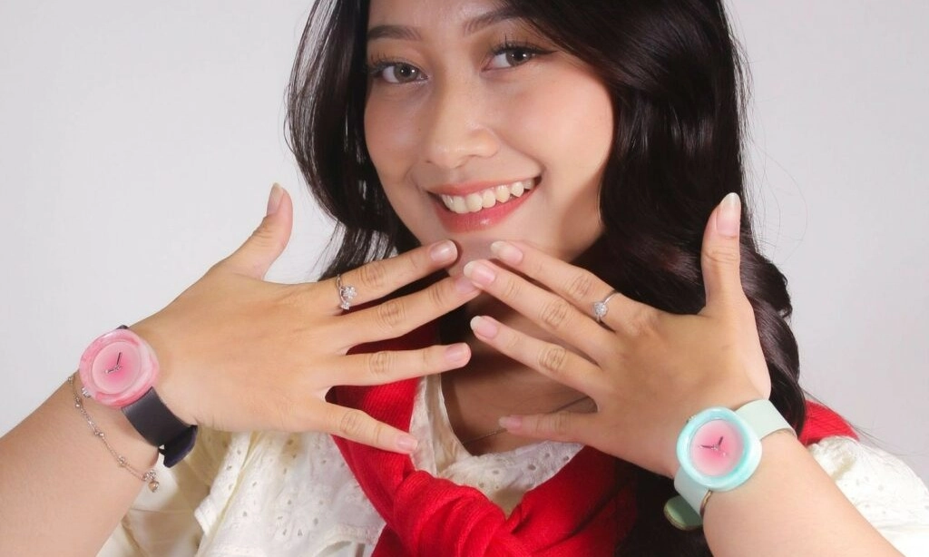 <p>C-Pop Watch, Jam Tangan Unik Dari Limbah Tutup Botol Plastik</p>