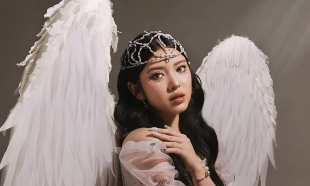 <p>Album<em id="isPasted">&nbsp;Edelweiss</em>, Era Baru Tiara Andini</p>