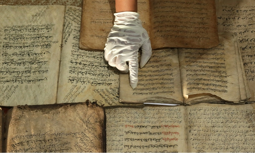 <p>Tantangan Digitalisasi Naskah Kuno</p>