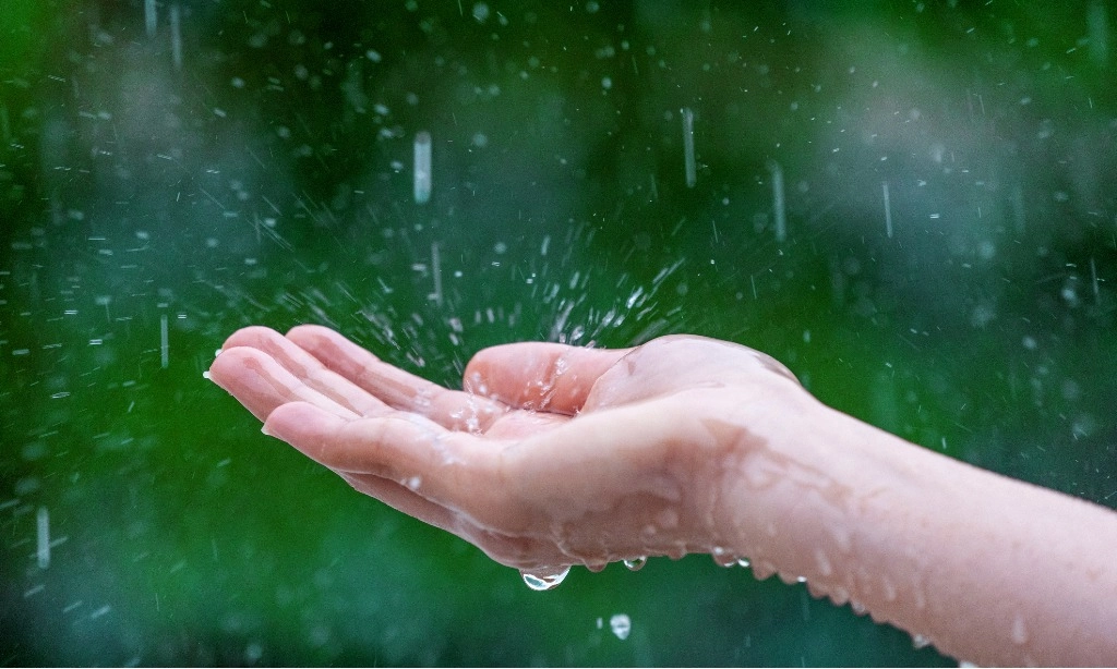 <p>Hujan Bersihkan Udara Tapi Tak Hapus Polusi</p>