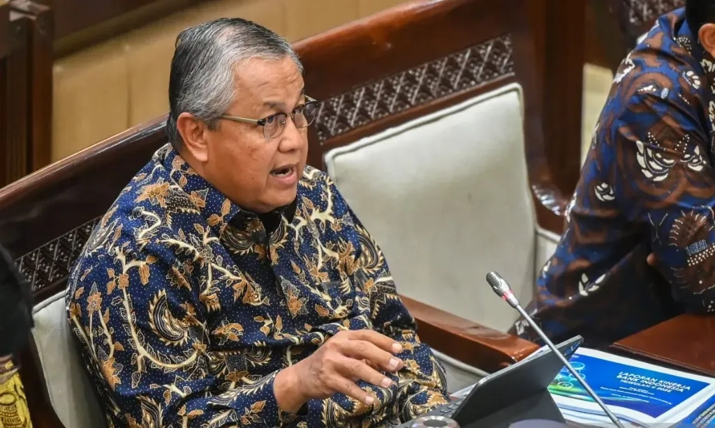 <p>Tunggu Kesepakatan BI-Rate Oktober, Rupiah Melemah Ke Rp16.601 </p>