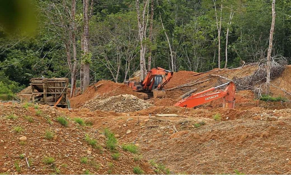 <p id="isPasted">Soal Tambang Ilegal Di Mandalika, Bahlil: Silakan Proses Hukum!</p>