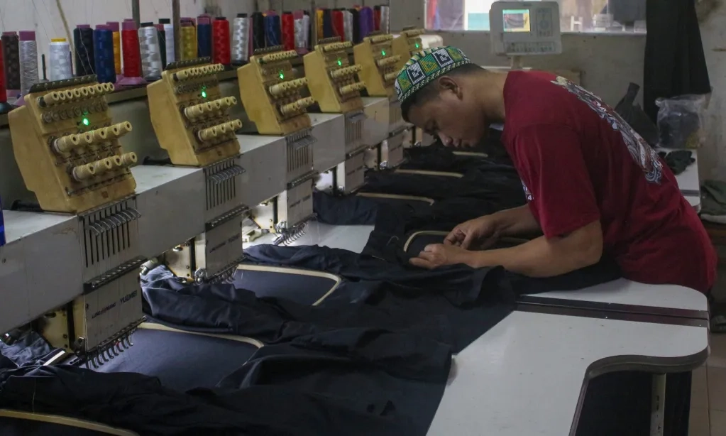 <p id="isPasted">Menperin Klaim Industri Tekstil RI Tetap Tangguh Di Tengah Ketidakpastian Global</p>