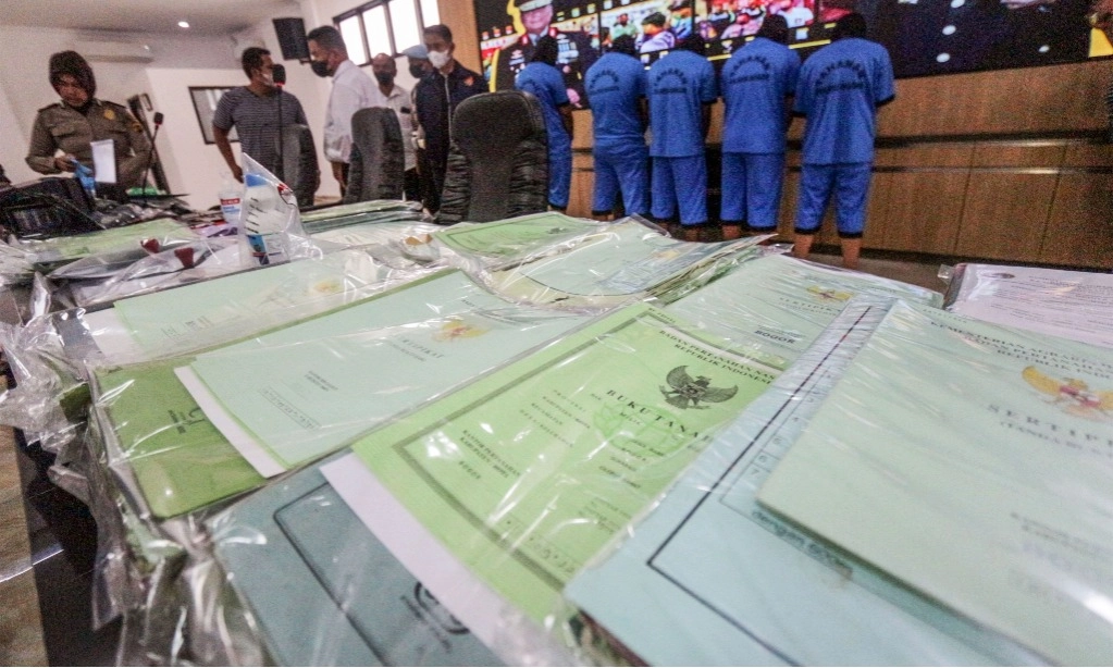 <p>Menteri ATR Terima 6.015 Kasus Pertanahan&nbsp;</p>