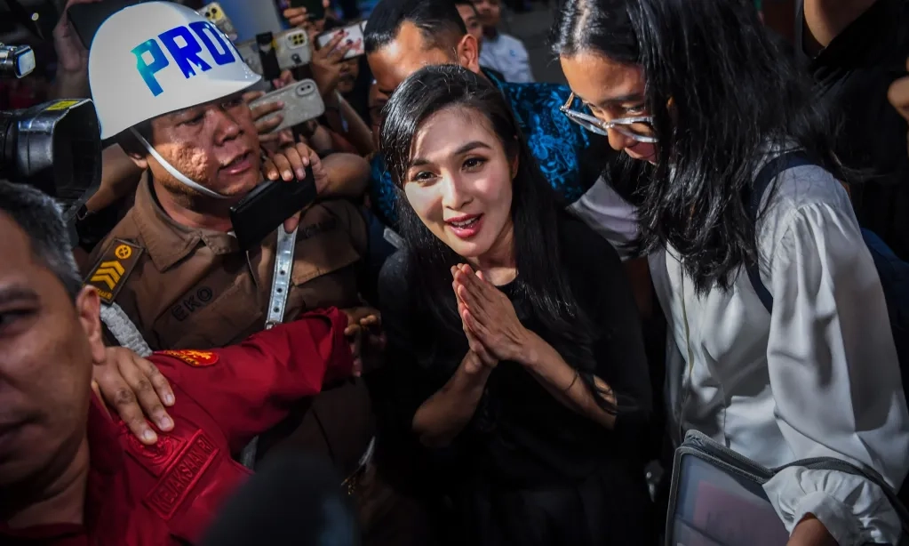 <p>Kejagung Tidak Tunda Proses Lelang Aset Harvey Moeis</p>