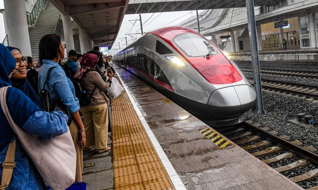 <p id="isPasted">Pemerintah Wajib Pikirkan Cara Selamatkan BUMN Dari Jerat Utang Kereta Cepat</p>