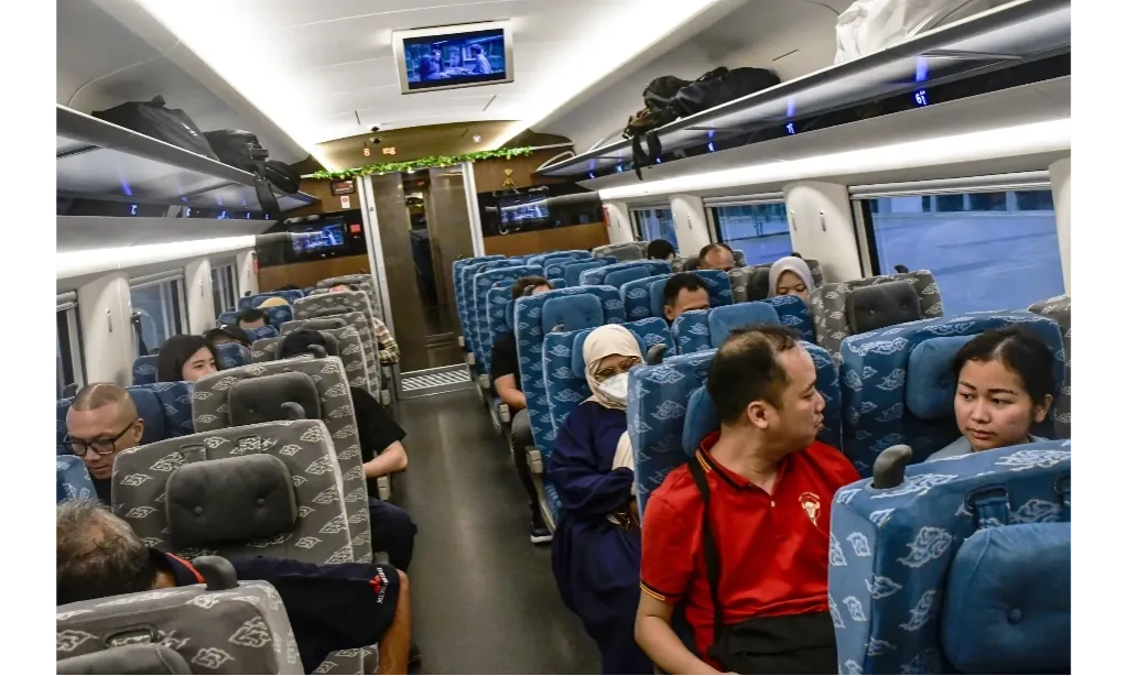 <p id="isPasted">Peneliti INSTRA Beberkan 9 Cara Atasi Utang Whoosh</p>