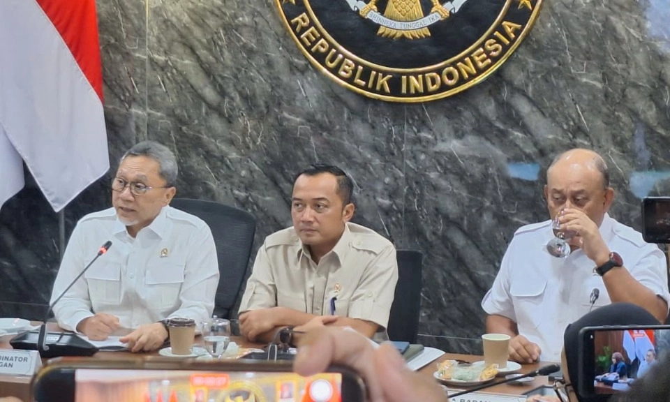 <div dir="auto" id="isPasted">Awal November Pemerintah Terbitkan 1 Keppres dan 2 Perpres Atur MBG</div>