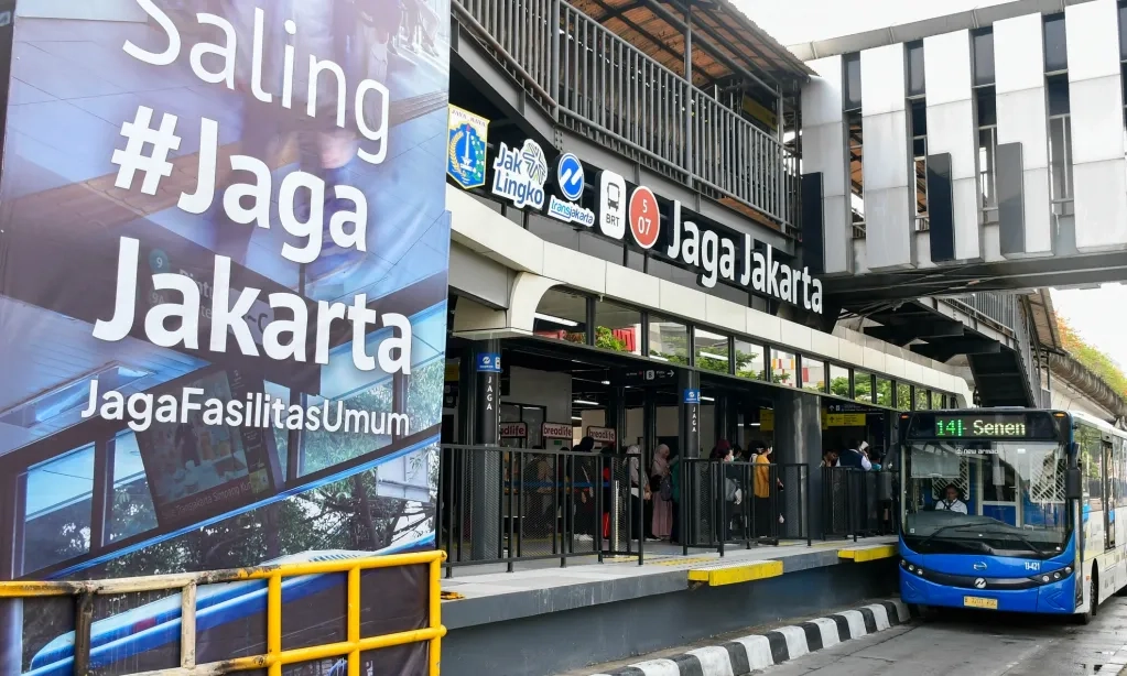 <p>Transjakarta Berbenah Fasilitas Jelang Kenaikan Tarif</p>