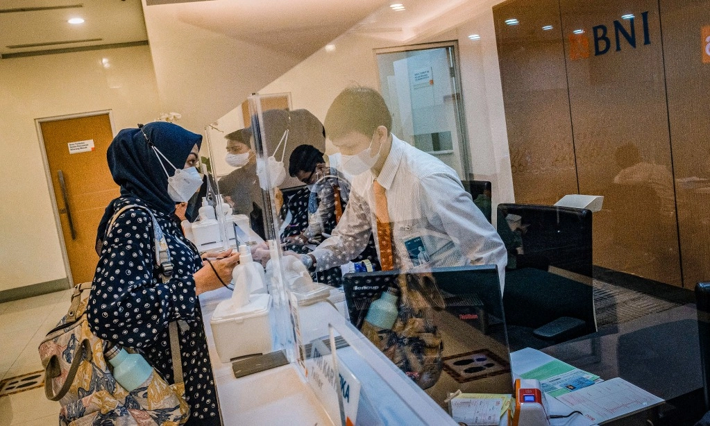 <p id="isPasted">Merosot 7,32%, Laba Bersih BNI Jadi Rp15,2 T</p>