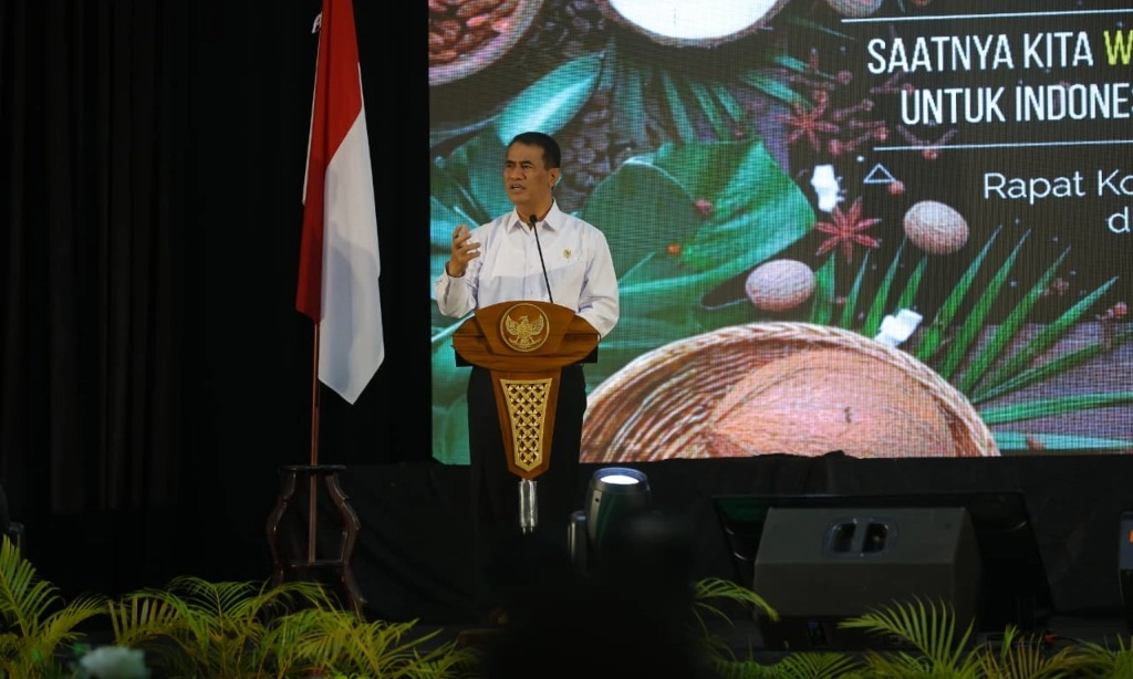 <p>Potensi Ekspor Rp2.400 T, Kementan <em>Ngotot</em> Hilirisasi Kelapa-Pala Malut!</p>
