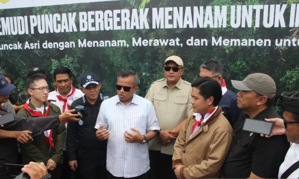 <p>KLH Cabut Segel 18 KSO di Puncak, Bogor</p>