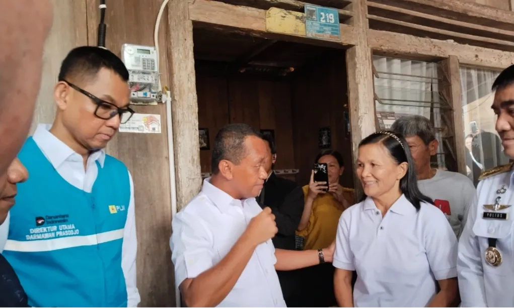 <p id="isPasted">Jalankan BPBL, Bahlil Setrum 112 Rumah Secara Cuma-Cuma Di Minahasa</p>