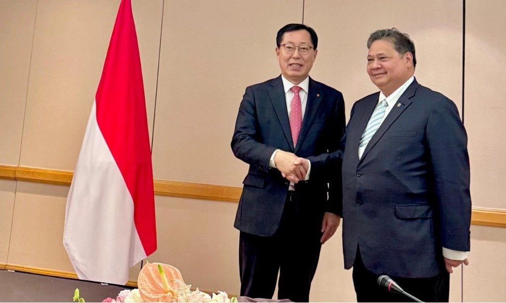 <p>Airlangga Pastikan Pabrik Petrokimia Lotte Rp62 T Beroperasi November</p>