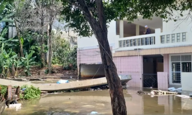 <p>Pramono Ingatkan Potensi Banjir Rob Pada 6-8 November</p>