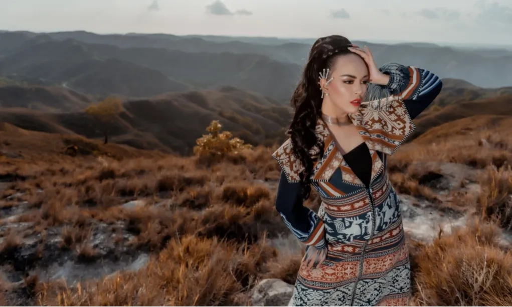 <p id="isPasted">Erwin Yuan Dan Cinta Pandangan Pertama Pada Tenun NTT</p>