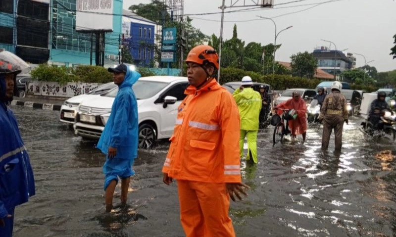 <p>Pramono Ungkap Penyebab Banjir Kemang Jakarta Selatan</p>
