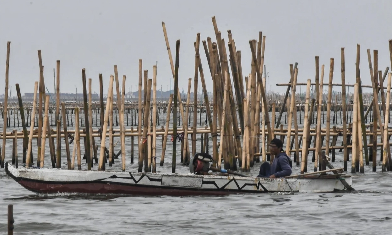 <p>Kasus Pagar Laut Dan Peliknya Kehadiran Negara</p>