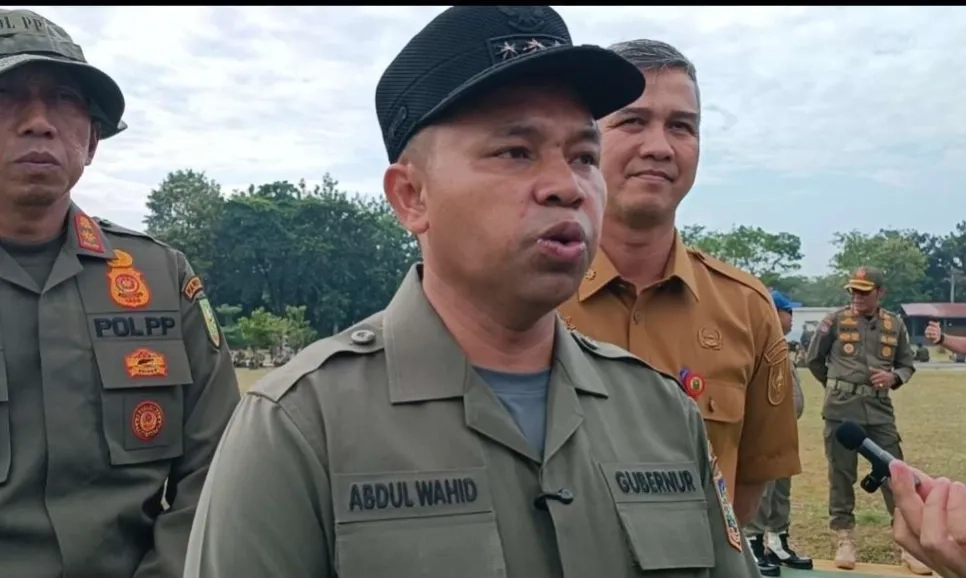 <p>OTT Gubernur Riau, KPK Tangkap 10 Orang</p>
