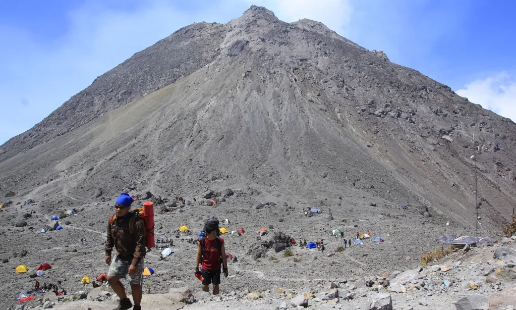 <p>PETI Di Merapi Disinyalir Rugikan Negara Triliunan Rupiah</p>