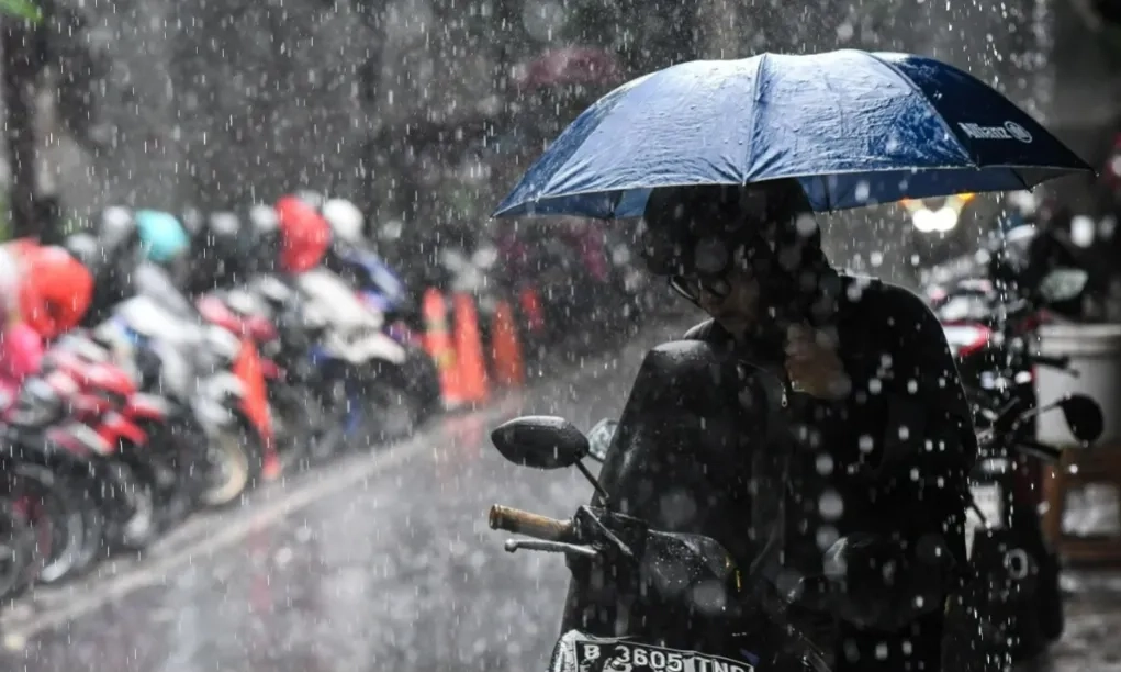 <p>Jakarta Modifikasi Cuaca Pada 5-10 November</p>