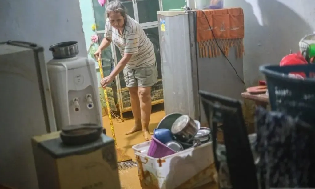 <p id="isPasted">Kiat Membersihkan Rumah Terdampak Banjir Dari Kuman Penyebab Penyakit</p>