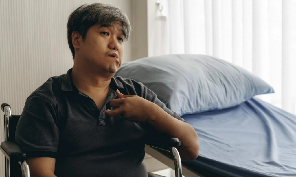 <p>Mitos, Menusuk Jarum Ke Jari Untuk Penanganan Stroke</p>