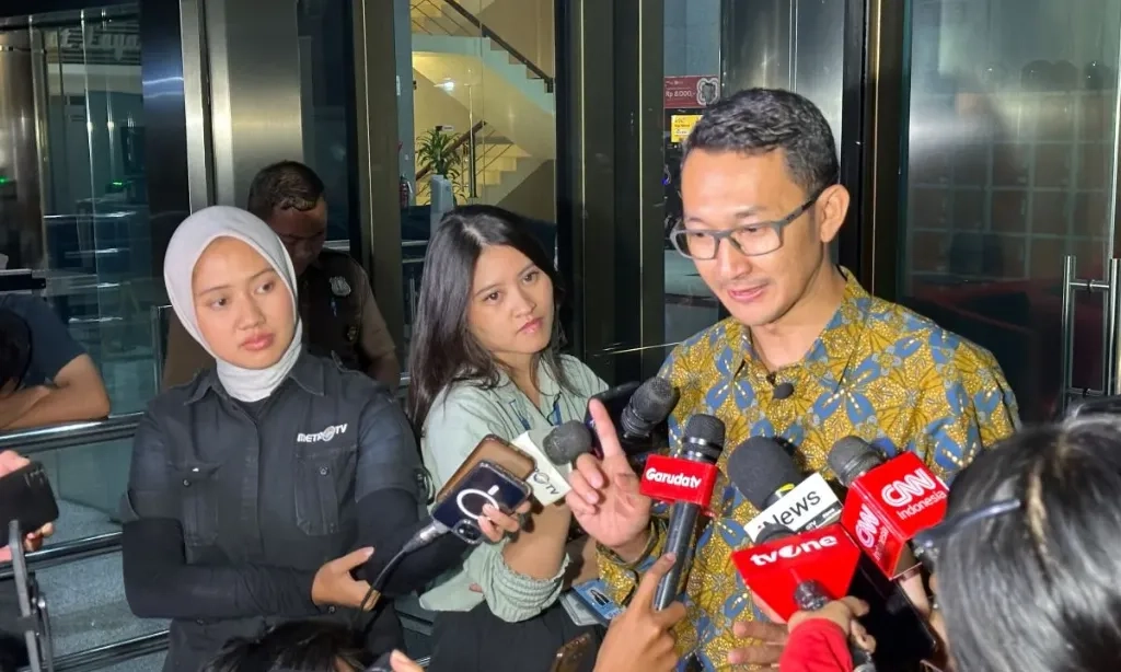 <p>KPK Prihatin 4 Gubernur Riau Terlibat Korupsi</p>