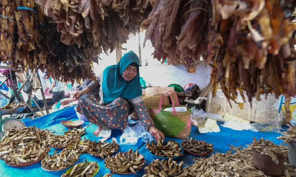 <p>Wamen UMKM Gertak Himbara: Jangan Minta Agunan KUR di Bawah Rp100 Juta!</p>