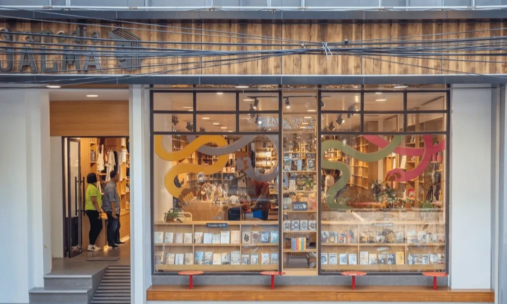 <p id="isPasted">Rekomendasi Toko Buku Estetik, Bikin Betah Lama-Lama</p>