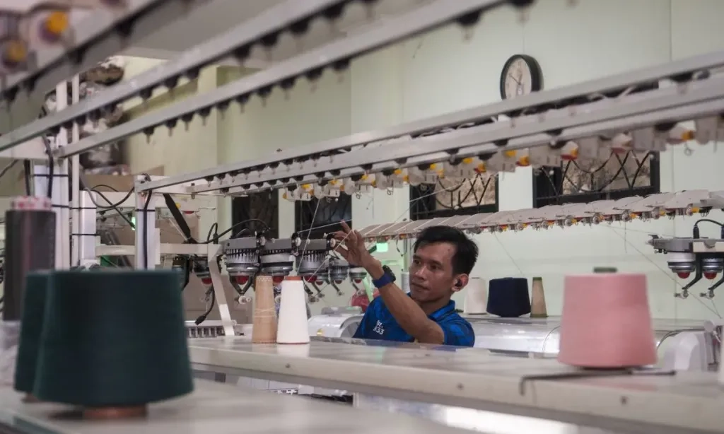 <p>Alarm Ekonomi RI! Pertumbuhan Geser ke Jasa, Sektor Padat Karya Terancam</p>