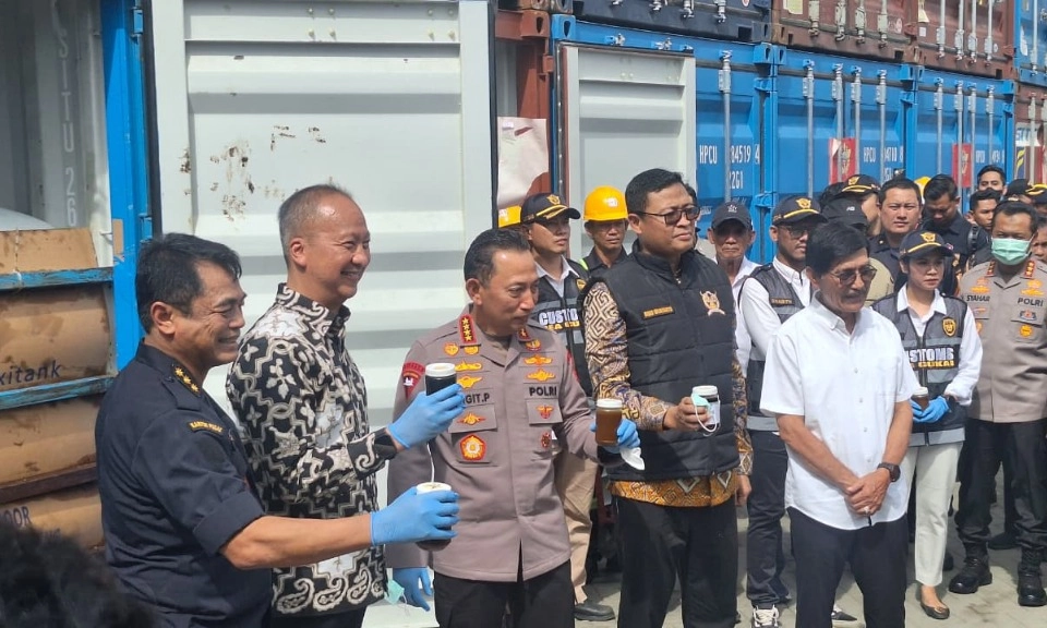 <p class="query-text-line ng-star-inserted" id="isPasted">Palsukan Dokumen, Eksportir CPO &#39;Sukses&#39; Rugikan RI Rp28,7 M</p>