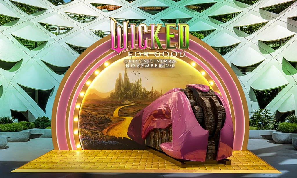 <p>Masuki Negeri OZ <em id="isPasted">Wicked: For Good</em> Di Sentosa</p>