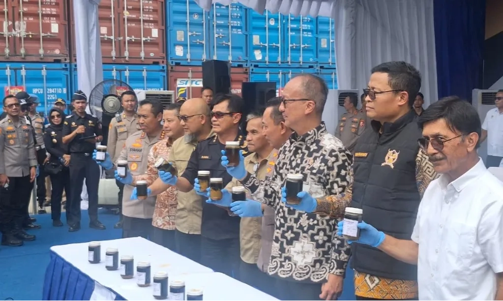 <p id="isPasted">Ekspor Berkedok <em>Fatty Matter&nbsp;</em>Berulang, RI Potensi Rugi Rp2,08 T</p>