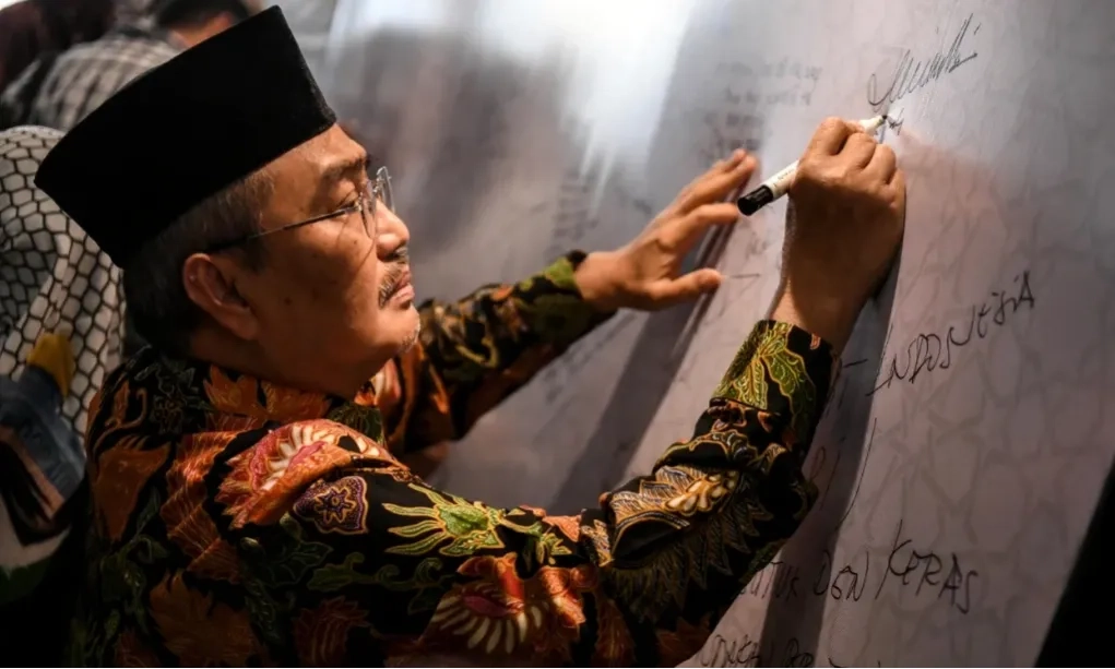 <p>Jimly Asshiddiqie Jadi Ketua Komite Reformasi Polri</p>
