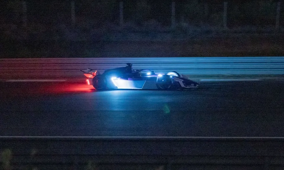 <p dir="ltr" id="isPasted">Formula E Luncurkan Mobil Balap Terbaru GEN4</p>